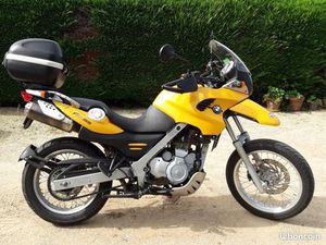 BMW F650 GS AVEC SUPPORTS ET VALISES