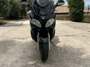 PIAGGIO X9 – 10 000 KM – BON ÉTAT – ANNÉE 2003