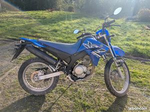 YAMAHA XT125R