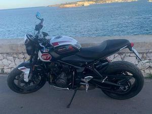 TRIUMPH TRIDENT 660 TRIPLE TRIBUTE BIANCO