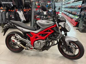 SFV 650 - GLADIUS - BRIDÉE - ANNÉE 2016 - GRISE & ROUGE - 22056 KMS - SUZUKI - A2