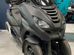 SCOOTRT MÉTROPOLIS 400