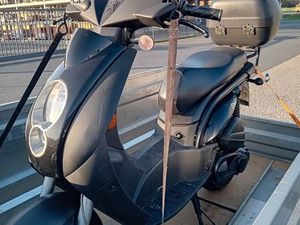 SCOOTER PEUGEOT LUDIX 2008 TRÈS BON ÉTAT