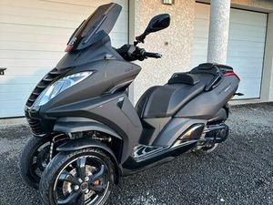 PEUGEOT MÉTROPOLIS 400I BLACK EDITION