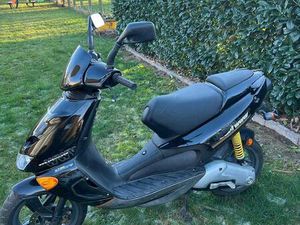 ② APRILIA SR50 BROMMER TE KOOP