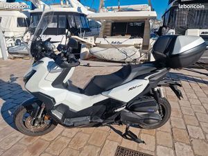 HONDA ADV COMME NEUF SOUS GARANTIE