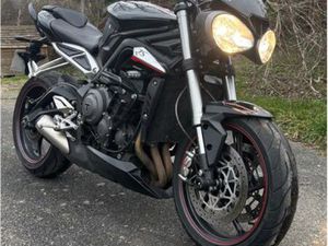 STREET TRIPLE 765 RS