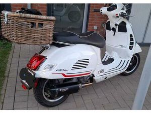 ② VESPA GTS 125 À 300 CM3
