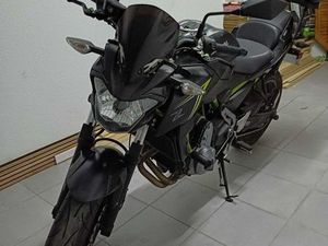 KAWASAKI Z650 COMO NOVA CORROIOS