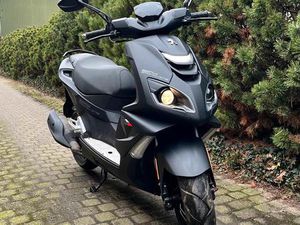 PEUGEOT SPEEDFIGHT 4 AUS 1. HAND IN MATT-SCHWARZ