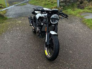 HUSQVARNA, VITPILEN, 2019, 373 (CC) 12 MONTH MOT AKRAPOVIC EXHAUST