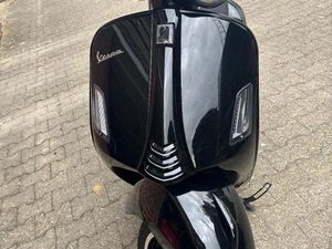 VESPA GTS 300 SCHWARZ MIT EXTRAS