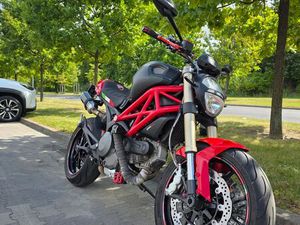 DUCATI MONSTER