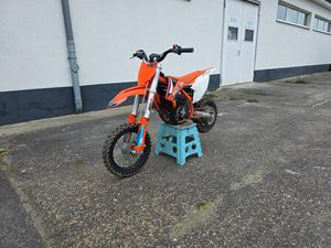 **READY TO RACE MIT DER KTM SX E 5**