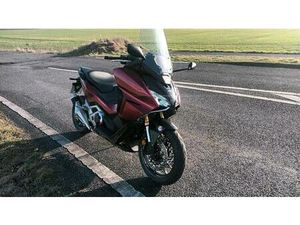 BIETE EINE HONDA FORZA 750 BJ. 24