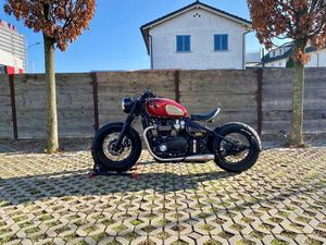 TRIUMPH BONNEVILLE BOBBER