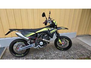 MOTORRAD FANTIC XMF 125 PERFORMANCE MIT WENIGER ALS 700 KM