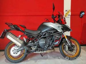 QJ MOTOR SRT 900 SX DEMO