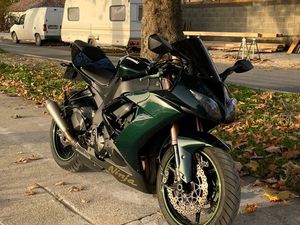 KAWASAKI ZXR →