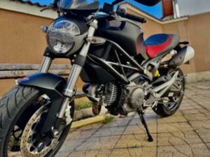 DUCATI MONSTER 696 ABS