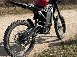 SURRON LIGHT BEE ALL BLACK EDITION