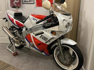 YAMAHA FZR 600 3HE