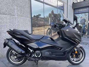 ② YAMAHA TMAX 560 TECHMAX