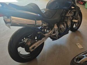 HONDA 600 HORNET VS ANCIENNE VOITURE