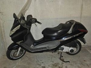 PIAGGIO X8 400E A DEBATTRE