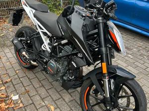 KTM DUKE 390 WEIß/SCHWARZ