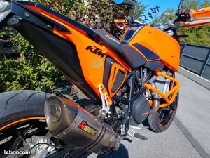 SUPERBE KTM 690 DUKE 2017 AVEC + DE 2500 D'ÉQUIPEMENTS