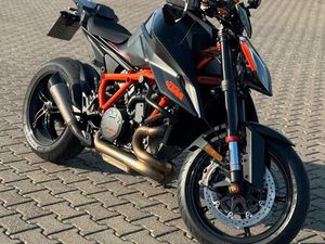 KTM 1290 SUPER DUKE R