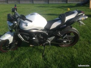 MOTO FZ6