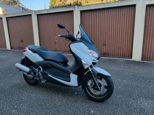 XMAX 125
