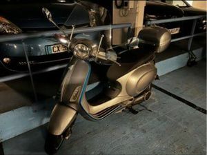 VESPA ÉLECTRIQUE 50 CC ÉTAT NEUF