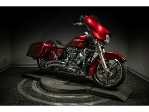 2017 STREET GLIDE® (FLHX)