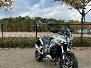 ② HONDA VFR 1200X