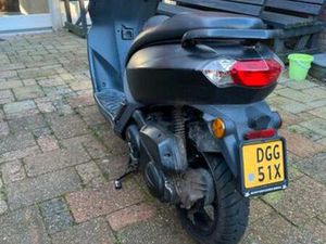 PEUGEOT KISBEE 2016 - GEEL KENTEKEN — SCOOTERS | PEUGEOT — MARKTPLAATS