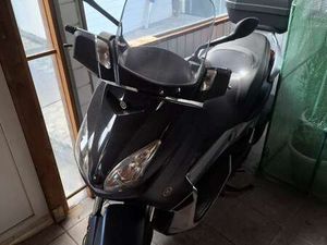 YAMAHA X-MAX 125