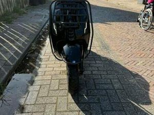 PIAGGIO VESPA SPRINT 50 - GLANS ZWART - CUSTOM TELLER — SCOOTERS | VESPA — MARKTPLAATS