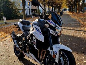 ② SUZUKI GSX-S 750