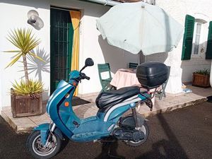 TRÈS JOLI SCOOTER PEUGEOT 50 CC
