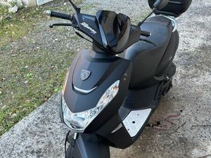 SCOOTER PEUGEOT KISBEE 50 CC - NOIR BLACK ÉDITION - 2023 - 5 300 KM