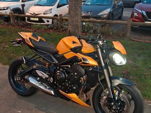 STREET TRIPLE RS
