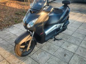 125 XMAX BLACK MAX YAMAHA 2009 BON ÉTAT
