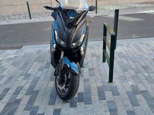 ② YAMAHA X MAX 400