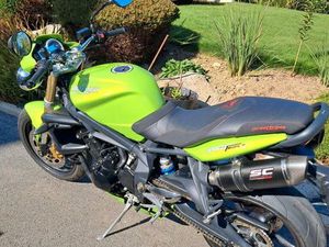 TRIUMPH STREET TRIPLE 675