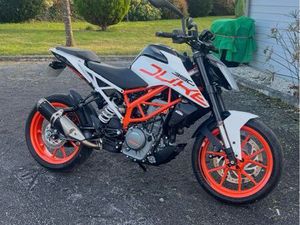 KTM DUKE 390 + POT AKRAPOVIC