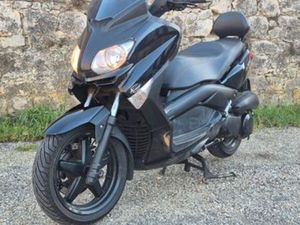 YAMAHA XMAX 250