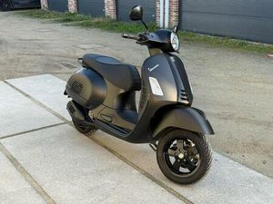 ② VESPA 300 GTS SUPER NOTTE. TOP STAAT!!! HPE MOTOR